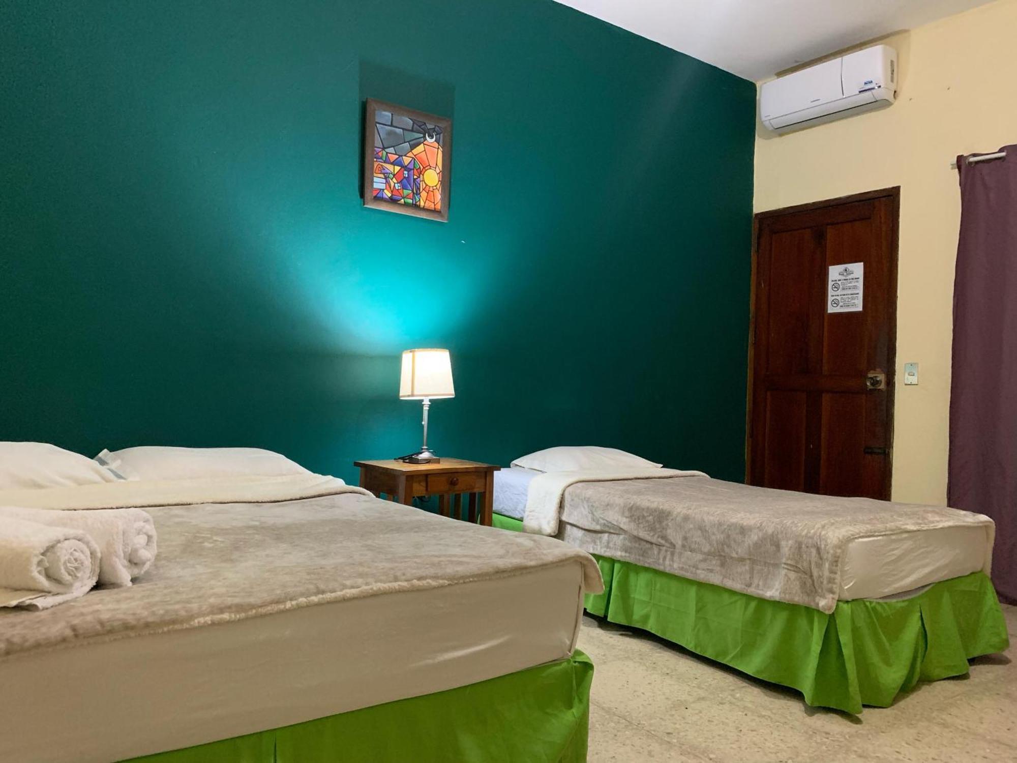 Hostal Fachente León Eksteriør billede